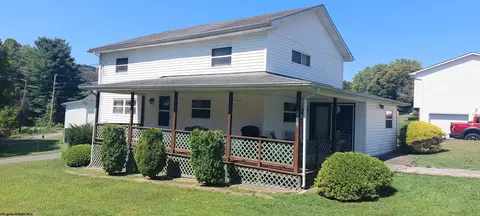 1109 Woodland Dr, Mannington, WV 26582