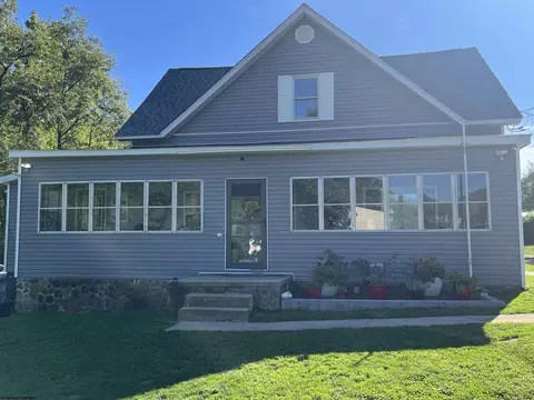 83 Red Maple St, Rowlesburg, WV 26425