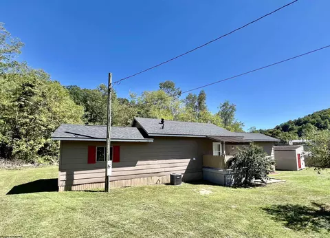 92 Robinwood Dr, Mount Clare, WV 26408