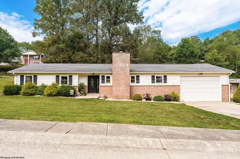 141 Scenery Dr, Morgantown, WV 26505
