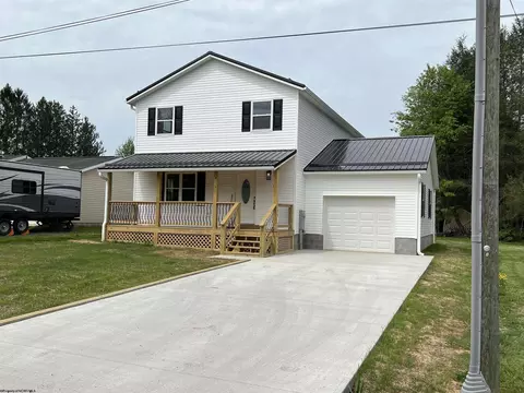 279 N Bradshaw St, Belington, WV 26250