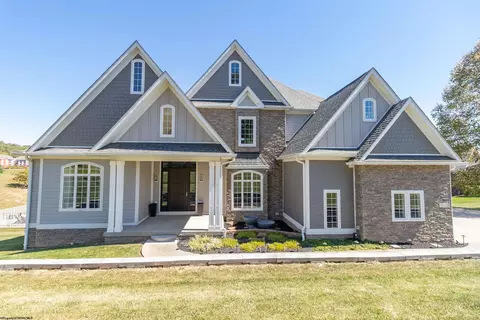 616 Meadowlark Ln, Bridgeport, WV 26330