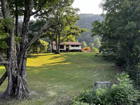 50 Lorraine Ln, Bowden, WV 26254