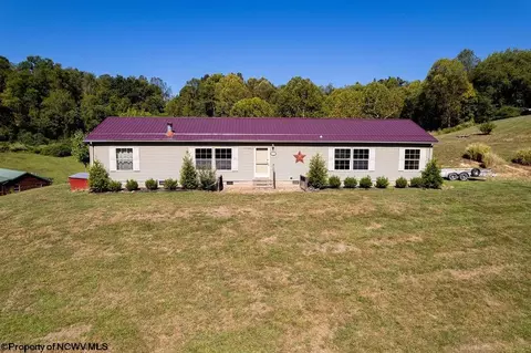 497 Poplar St, Jane Lew, WV 26378