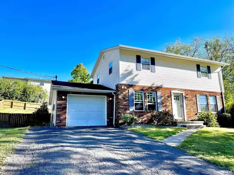 1904 Constitution Dr, Fairmont, WV 26554