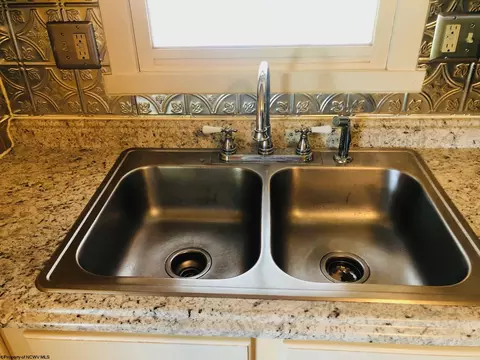 Kitchen - 151 12 Valley St, Salem, WV 26426 photo 3 of 5