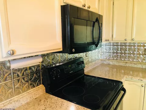 Kitchen - 151 12 Valley St, Salem, WV 26426 photo 4 of 5