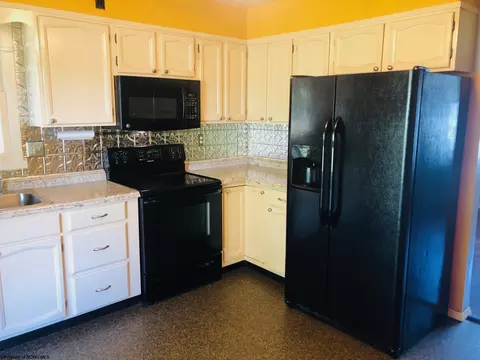 Kitchen - 151 12 Valley St, Salem, WV 26426 photo 5 of 5