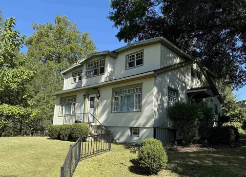 67 W End Dr, Fairmont, WV 26554