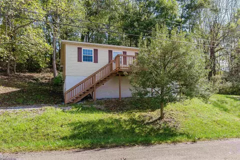 89 Warren St, Grafton, WV 26354