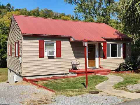 132 Oakland Ave, Clarksburg, WV 26301