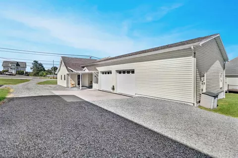 1523 Grafton Rd, Morgantown, WV 26508