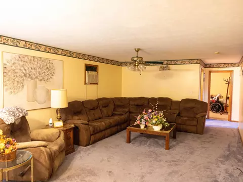 Living - 542 Cardinal Dr, Elkview, WV 25071 photo 1 of 2