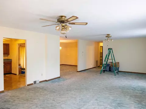 Living - 542 Cardinal Dr, Elkview, WV 25071 photo 2 of 2