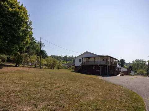 Exterior - 542 Cardinal Dr, Elkview, WV 25071 photo 2 of 5
