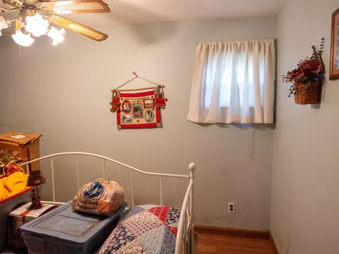 Bedroom - 542 Cardinal Dr, Elkview, WV 25071 photo 2 of 6