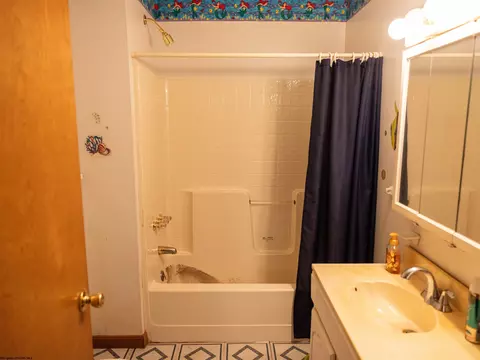 Bath - 542 Cardinal Dr, Elkview, WV 25071 photo 3 of 5