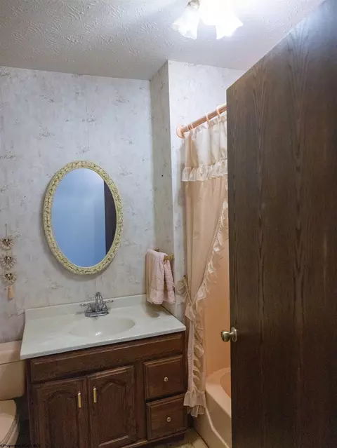 Bath - 542 Cardinal Dr, Elkview, WV 25071 photo 5 of 5