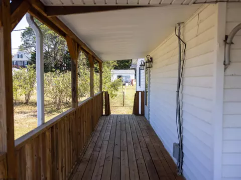 Exterior - 542 Cardinal Dr, Elkview, WV 25071 photo 4 of 5