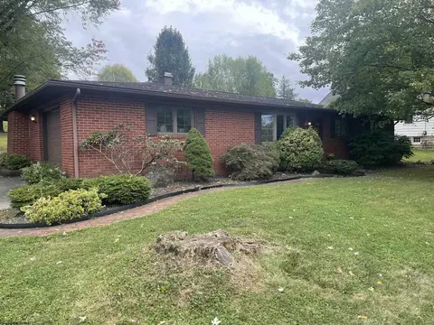 10 Eastlawn Dr, Buckhannon, WV 26201