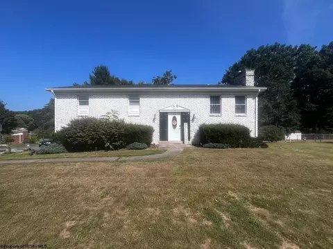 217 Millstone Dr, Beckley, WV 25801
