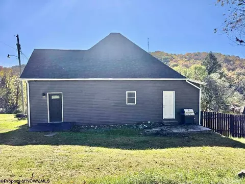 117 Fairview St, Mannington, WV 26582