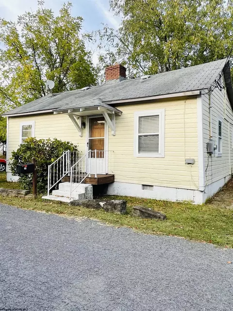 216 Second St, Monongah, WV 26554