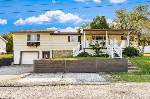 218 Horizon Dr, Morgantown, WV 26508