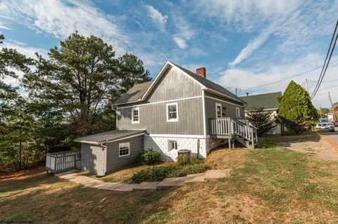 352 Satterfield St, Fairmont, WV 26554