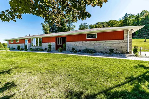 1909 Halleck Rd, Morgantown, WV 26508