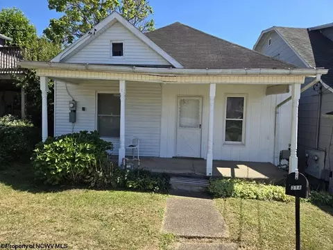 314 Pennsylvania Ave, Nutter Fort, WV 26301