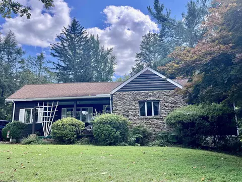 7 Mill Fall Run Rd, Fairmont, WV 26554
