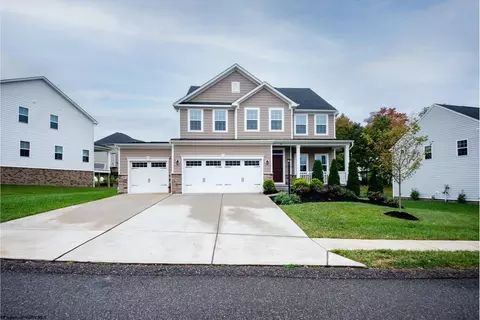 55 Windermere Ln, Morgantown, WV 26508