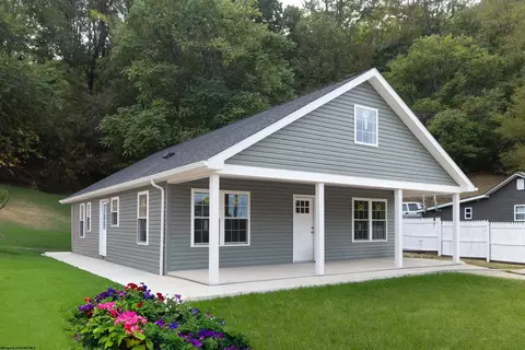 156 Montgomery Rd, Weston, WV 26452