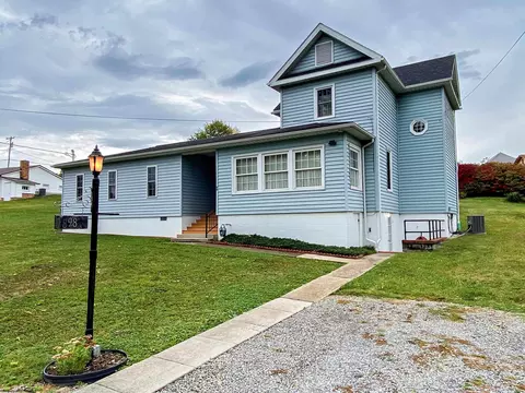 98 Pleasant Ave, Elkins, WV 26241