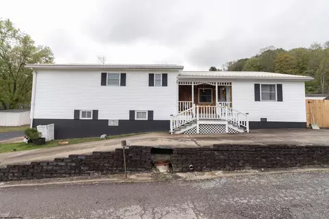 49 Jefferson St, Lost Creek, WV 26385
