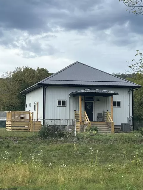 507 Bisetown Rd, Lost Creek, WV 26385