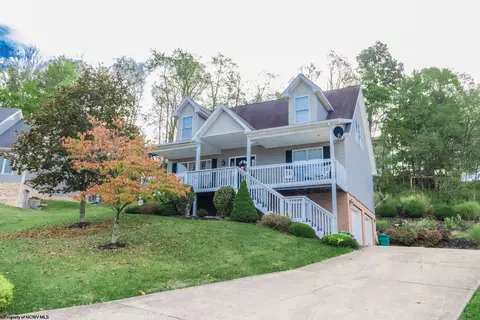 112 Oakwood Cir, Bridgeport, WV 26330