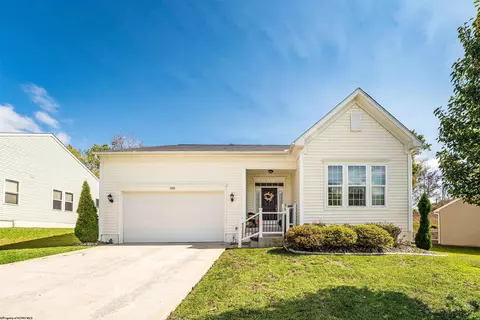 150 Woodbury Dr, Fairmont, WV 26554