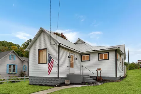 104 Caldwell St, Terra Alta, WV 26764