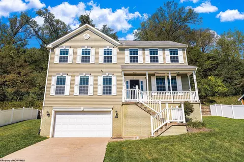 127 Brookdale Dr, Morgantown, WV 26508