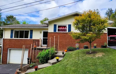 1505 Dawn Dr, Fairmont, WV 26554