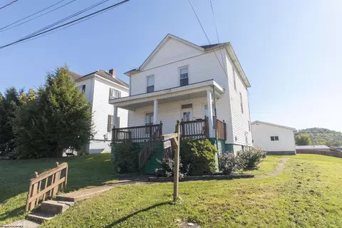 8318 Hazelwood Ave, Stonewood, WV 26301