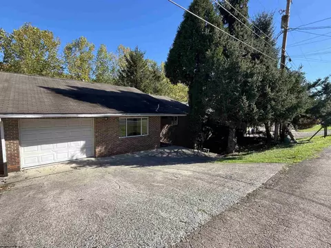 883 Tremont St, Morgantown, WV 26505
