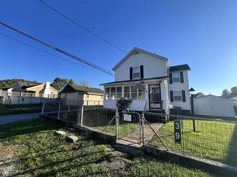 39 Leo Menendez Dr, Meadowbrook, WV 26404
