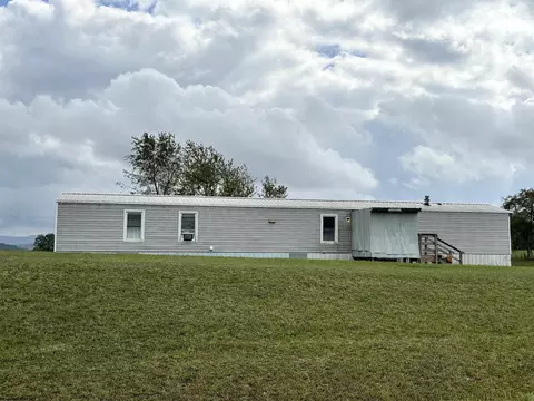 153 Point Pleasant Rd, Belington, WV 26250