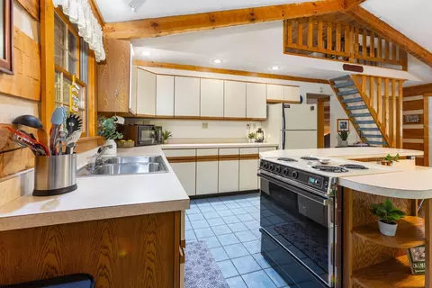 Kitchen - 199 Aster Cir, Terra Alta, WV 26764 photo 2 of 5