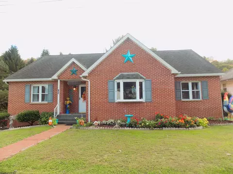 100 Wilson St, Fairview, WV 26570