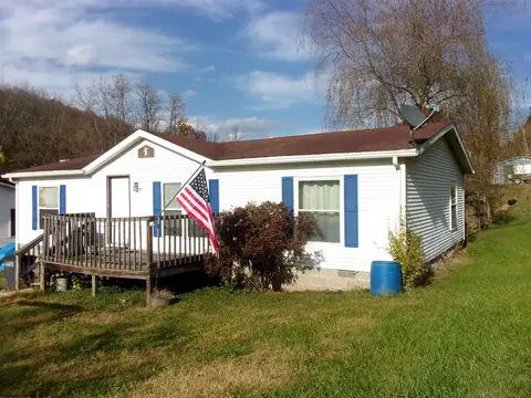 99 Randolph St, Salem, WV 26426