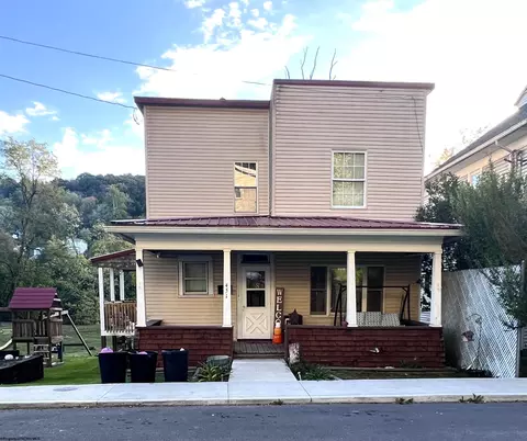 451 Maple Ave, Grafton, WV 26354